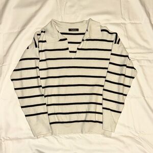 Fashionomics Women's Black and White Striped V-Neck Sweater